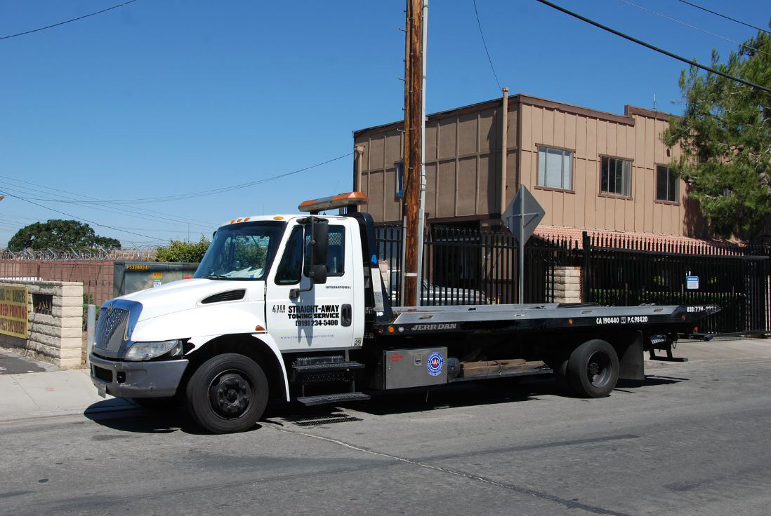 Straight-Away Towing Service logo